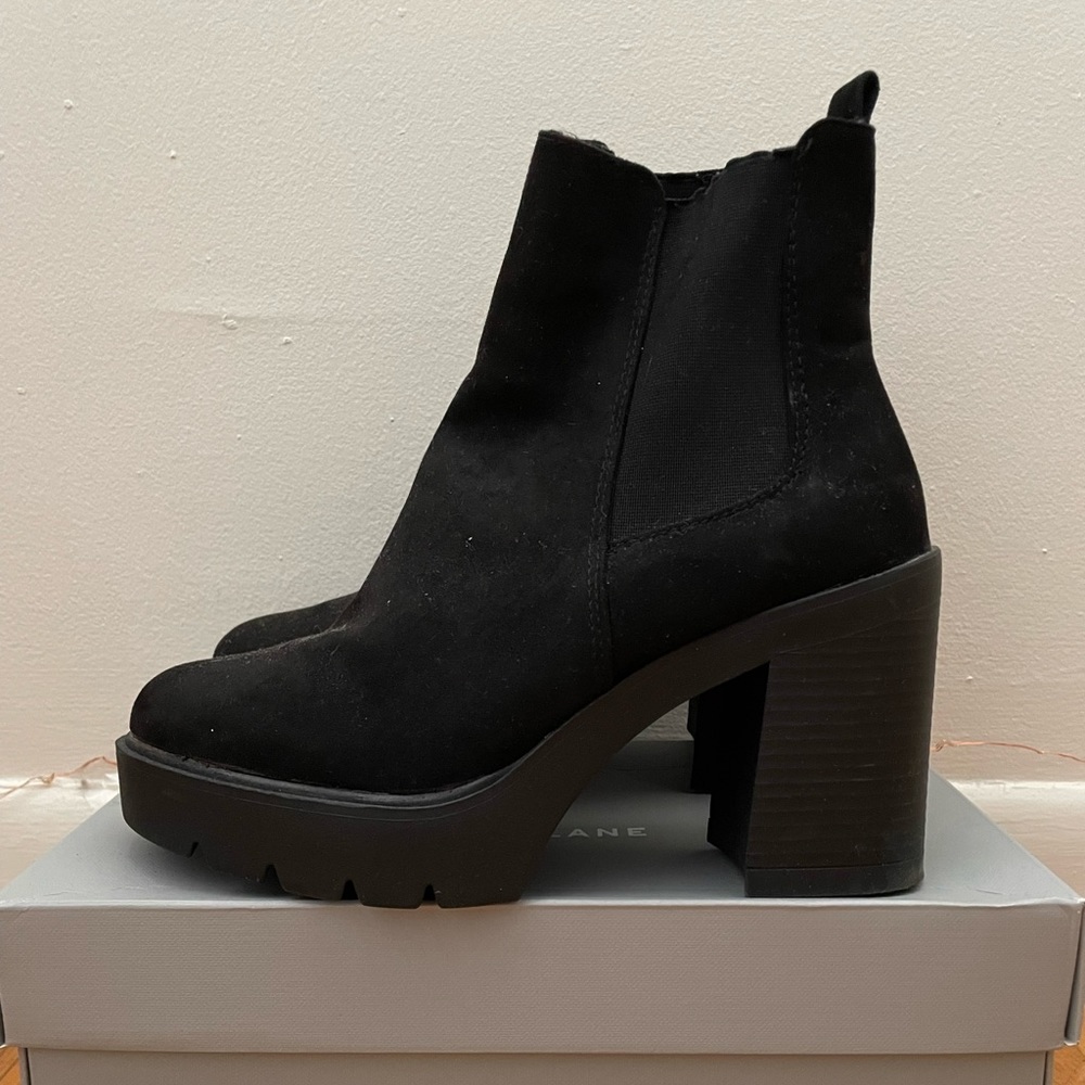 ASOS DESIGN Wide Fit Elderberry chunky chelsea boots in black